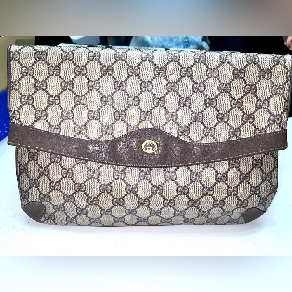 AUTHENTIC Gucci Supreme GG Clutch